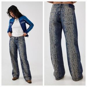 BDG Blue Snakeskin Print Wide-Leg KAYLA Jeans size 32W